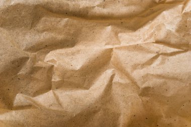 Kahverengi ambalaj kağıdı arka planı, sarı kırışık eski kağıt, kağıt yüzeyinde kırışıklıklar.