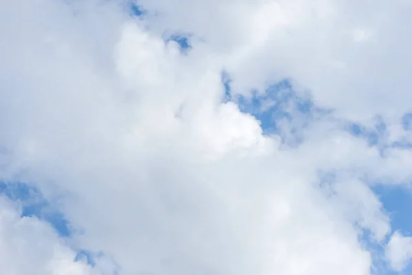 蓝天卷云 — 图库照片