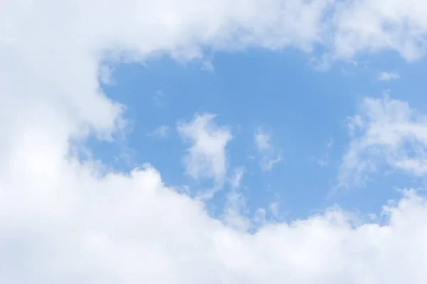 Blauer Himmel Zirruswolken — Stockfoto