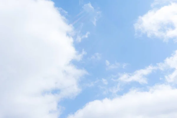 Μπλε Ουρανός Και Όμορφα Σύννεφα Cirrus Μια Ηλιόλουστη Μέρα Υφή — Φωτογραφία Αρχείου
