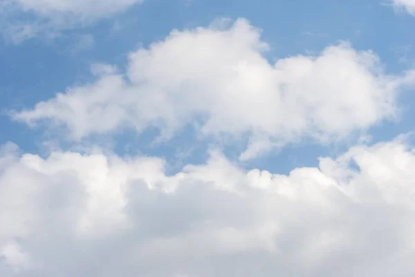 Μπλε Ουρανός Και Όμορφα Σύννεφα Cirrus Μια Ηλιόλουστη Μέρα Υφή — Φωτογραφία Αρχείου