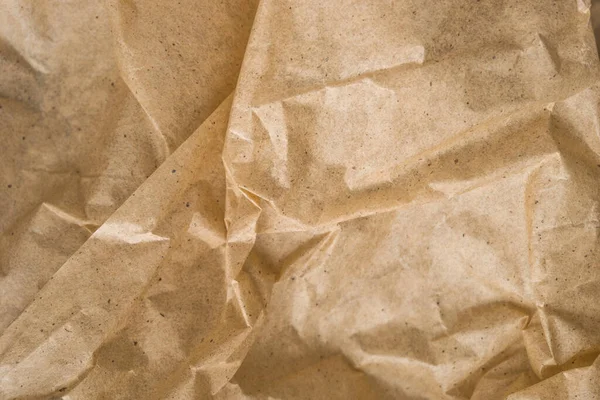 Kahverengi ambalaj kağıdı arka planı, sarı kırışık eski kağıt, kağıt yüzeyinde kırışıklıklar.