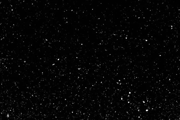 Siyah zemin üzerinde kaotik beyaz bokeh, ışık lekeleri dokusu, soyutlama, düşen kar