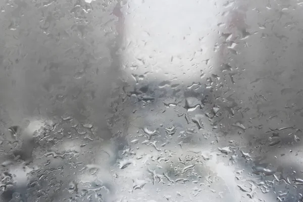 玻璃背景上的雨滴 玻璃表面上的雨滴 — 图库照片