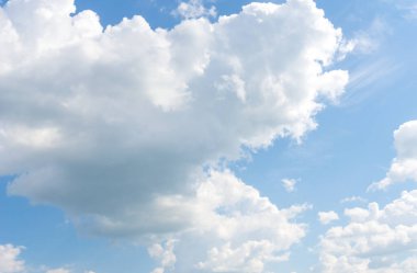 Mavi gökyüzü ve güzel sirrus bulutları güneşli bir günde, arka plan dokusu