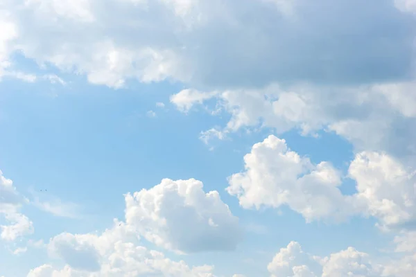 Blauwe Lucht Mooie Cirrus Wolken Een Zonnige Dag Achtergrond Textuur — Stockfoto