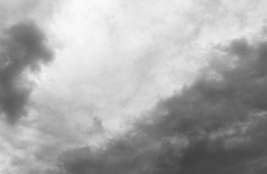 Yağmurdan önceki gökyüzü, bulutlu dramatik gökyüzü, gri bulutlar