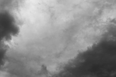 Yağmurdan önceki gökyüzü, bulutlu dramatik gökyüzü, gri bulutlar