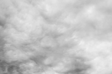 Yağmurdan önceki gökyüzü, bulutlu dramatik gökyüzü, gri bulutlar