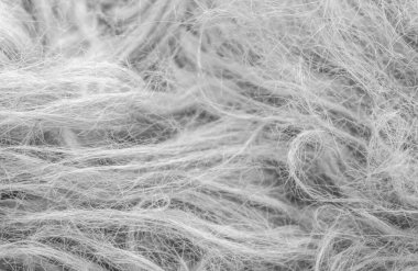 Gökyüzündeki bulutlar siyah ve beyaz bulutlar gökyüzünde siyah ve beyaz. Siyah arkaplanda bulutlar