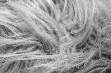 Gökyüzündeki bulutlar siyah ve beyaz bulutlar gökyüzünde siyah ve beyaz. Siyah arkaplanda bulutlar