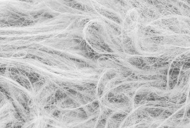 Gökyüzündeki bulutlar siyah ve beyaz bulutlar gökyüzünde siyah ve beyaz. Siyah arkaplanda bulutlar