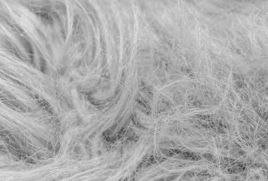 Gökyüzündeki bulutlar siyah ve beyaz bulutlar gökyüzünde siyah ve beyaz. Siyah arkaplanda bulutlar