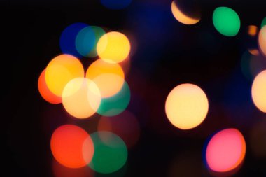 Soyut renkli, odaklanmış dairesel fakül. Bokeh bulanık renk ışığı arka planı kullanabilir. Yeni yıl Bokeh feshi