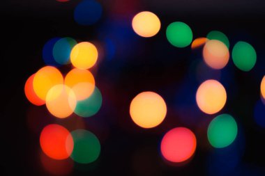 Soyut renkli, odaklanmış dairesel fakül. Bokeh bulanık renk ışığı arka planı kullanabilir. Yeni yıl Bokeh feshi