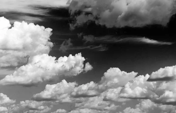 Nuvens Céu Nuvens Pretas Brancas Céu Preto Branco Nuvens Fundo — Fotografia de Stock