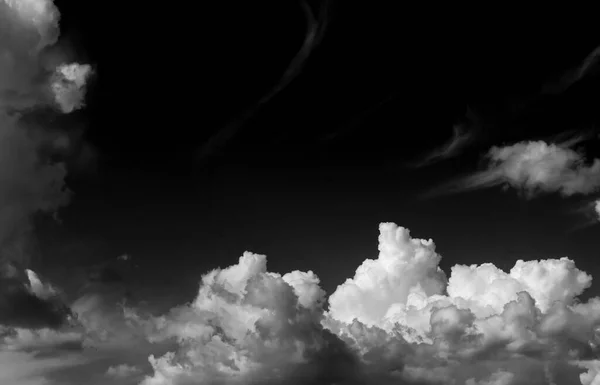 Wolken Himmel Schwarz Weiße Wolken Himmel Schwarz Weiß Wolken Auf — Stockfoto
