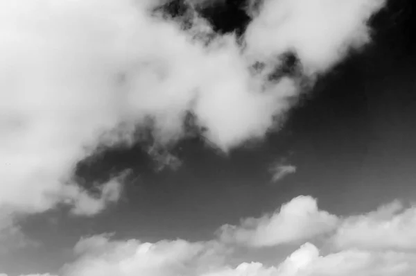 Nuvole Nel Cielo Nuvole Bianche Nere Nel Cielo Bianco Nero — Foto Stock