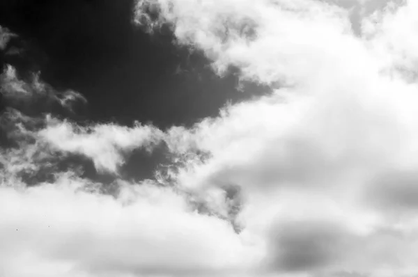 Nuvens Céu Nuvens Pretas Brancas Céu Preto Branco Nuvens Fundo — Fotografia de Stock