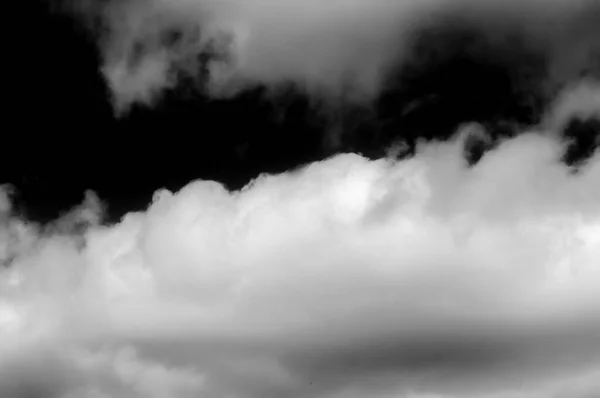 Nubes Cielo Nubes Blancas Negras Cielo Blanco Negro Nubes Sobre — Foto de Stock