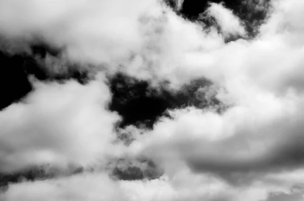 Облака Небе Черно Белые Облака Небе Черно Белые Тучи Черном — стоковое фото