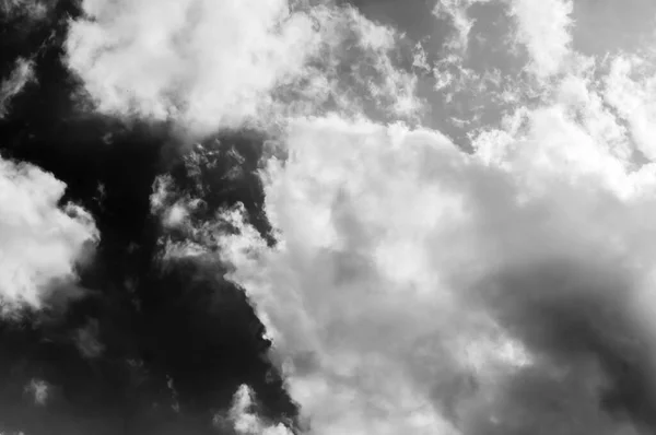 Nubes Cielo Nubes Blancas Negras Cielo Blanco Negro Ruidos Sobre —  Fotos de Stock
