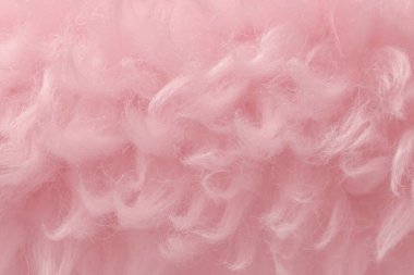 Pembe hayvan yünü dokusu. Gül rengi doğal yün rengi. Yumuşak tüylü kürkün yakın çekim dokusu