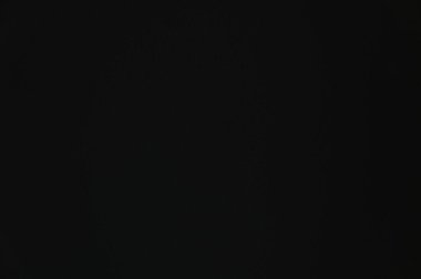 Boş uzay dokusuna sahip siyah beton duvar, koyu, dikişsiz beton duvar, alçı doku, tasarımcılar için.