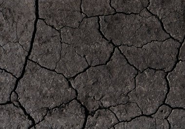 Siyah çatlamış zemin dokusu arka planı