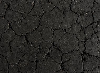Siyah kurumuş ve çatlamış toprak zemin zemin, gri çatlak zemin, gri çatlak yüzey, koyu çatlak doku, tasarımcılar için.
