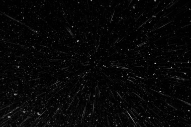 Bokeh beyaz çizgileri ve siyah arkaplan üzerindeki noktalar, soyut ışık hareketi bulanık dokusu, parçacık veya uzay yolculuğu, siyah ve beyaz ekstrüzyon etkisi