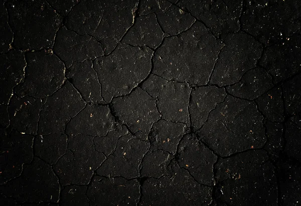 Siyah kurumuş ve çatlamış toprak zemin zemin, gri çatlak zemin, gri çatlak yüzey, koyu çatlak doku, tasarımcılar için.