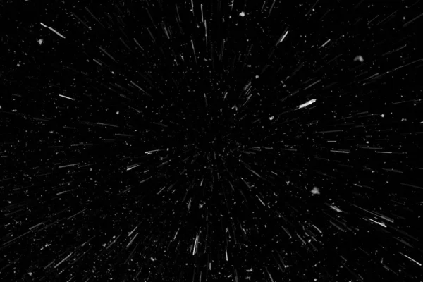 Bokeh beyaz çizgileri ve siyah arkaplan üzerindeki noktalar, soyut ışık hareketi bulanık dokusu, parçacık veya uzay yolculuğu, siyah ve beyaz ekstrüzyon etkisi