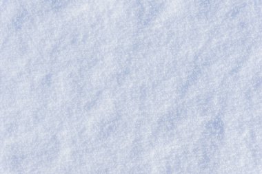Beyaz, parlak kar arkaplan dokusu, mavi tonda taze kar dokusu, karlı yüzey yakın çekim