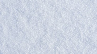 Beyaz, parlak kar arkaplan dokusu, mavi tonda taze kar dokusu, karlı yüzey yakın çekim