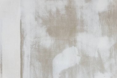 Alçıtaşı duvarlar boyayı, iç döşemeyi, onarımları, arka plan dokusunu, bitirmeye hazır duvar ve iç inşaat işlerini kapsıyor.