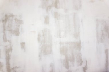 Alçıtaşı duvarlar boyayı, iç döşemeyi, onarımları, arka plan dokusunu, bitirmeye hazır duvar ve iç inşaat işlerini kapsıyor.