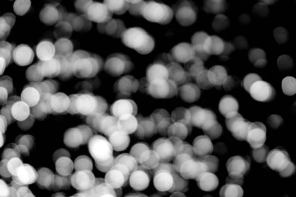 黒の背景のクローズアップ 明るい光のテクスチャのグレア ライトライト 黒と白の写真の白いボケ — ストック写真