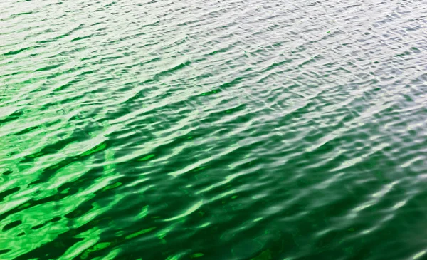 Зеленая Поверхность Воды Пруду Изумрудная Вода Текстура Фона Известковая Зеленая — стоковое фото