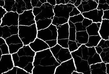 Siyah kurumuş ve çatlamış toprak arka planı. Kuru, karanlık zemine yakın bir yerde. Yüzey dokusunda çatlak. erozyon