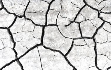 Beyaz kurumuş ve çatlamış toprak arka planı. Kuru yarık alanına yakın. erozyon