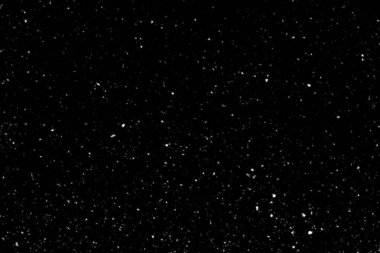 Siyah arka planda beyaz lekeler ve izler var. Beyaz bulanıklık ve dalgalanmalar. Kar yağışı, soyutlama