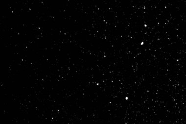 Siyah arka planda beyaz lekeler ve izler var. Beyaz bulanıklık ve dalgalanmalar. Kar yağışı, soyutlama