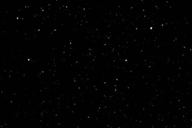 Siyah arka planda beyaz lekeler ve izler var. Beyaz bulanıklık ve dalgalanmalar. Kar yağışı, soyutlama