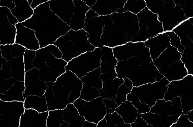 Siyah kurumuş ve çatlamış toprak arka planı. Kuru, karanlık zemine yakın bir yerde. Yüzey dokusunda çatlak. erozyon