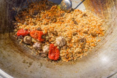 Biberli Pilaf yakın plan bir kazanda