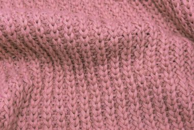 Pembe örülmüş süveterin dokusu, yakın plan, kırmızı örgü yün.