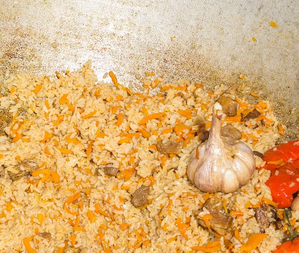 Biberli Pilaf yakın plan bir kazanda