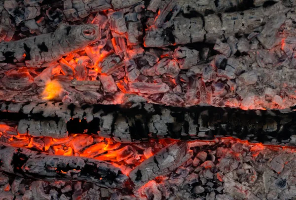 Smoldering Brasas Fogo Carvão Vivo Queima Carvão Vegetal Textura Fundo — Fotografia de Stock