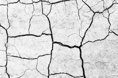 Beyaz kurumuş ve çatlamış toprak arka planı. Kuru yarık alanına yakın. Toprak dokusunda gri çatlak. erozyon